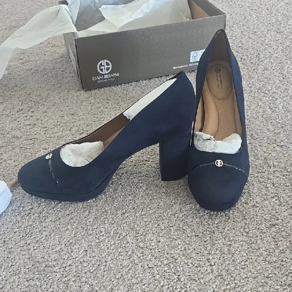 Giani Bernini Heels - Picture 2 of 5